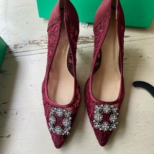 Size 12 - Barely worn, in great condition with no flaws. ~Wine color